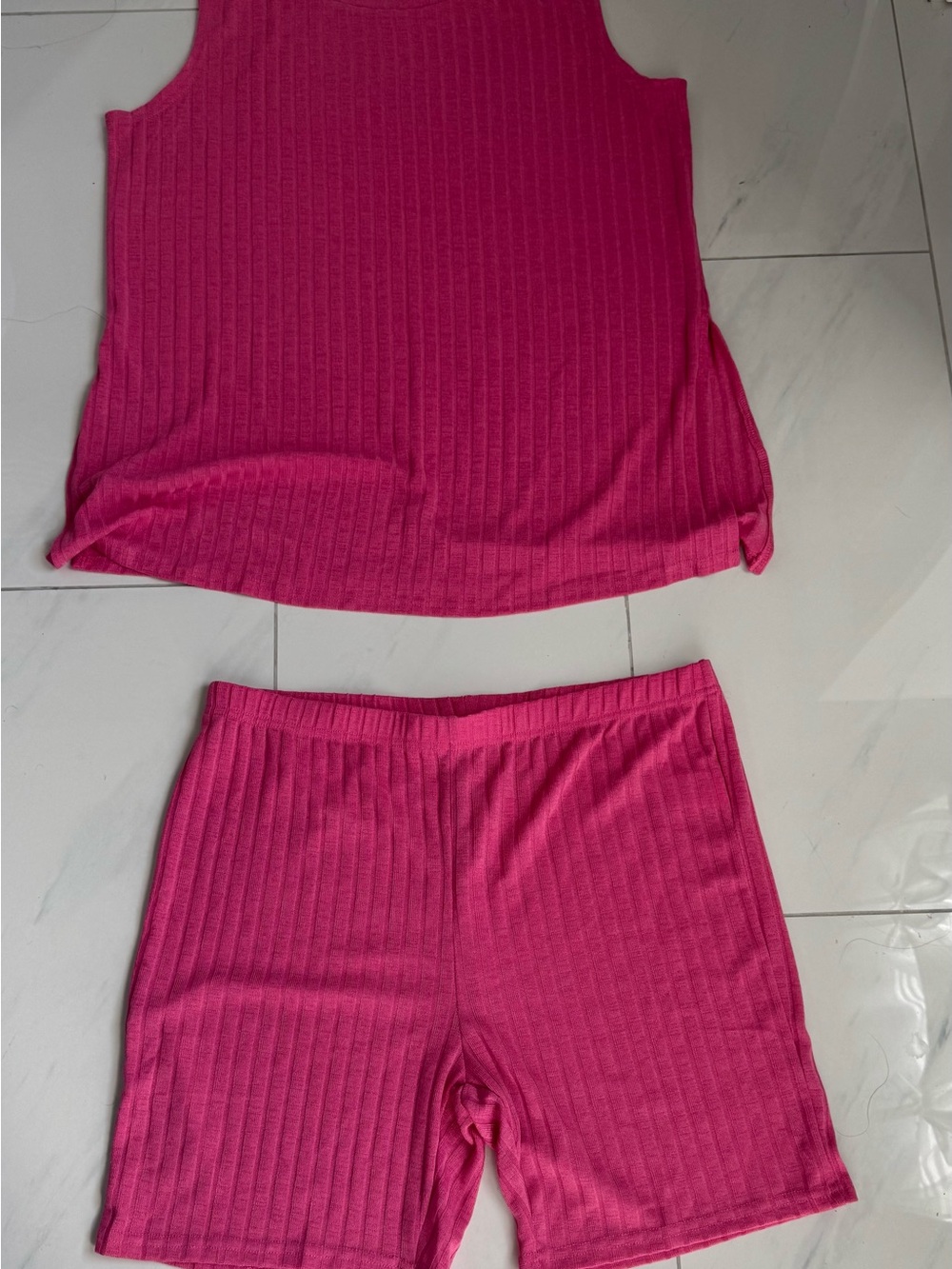 Women’s Ribbed Bike Shorts in Bright Pink